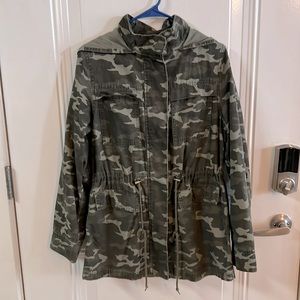 Universal Thread Camo Jacket Size small